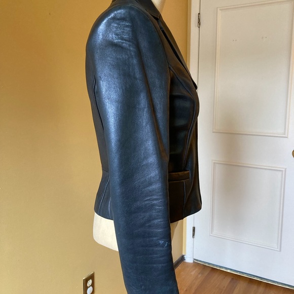 Nordstrom Classiques Entier women’s like new black leather jacket, size 4 - Picture 3 of 10